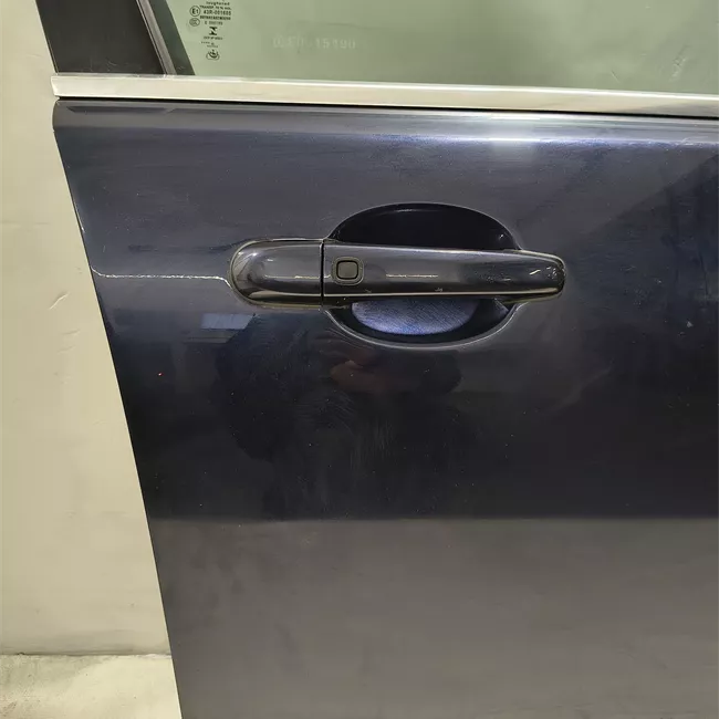 Porta anteriore destra