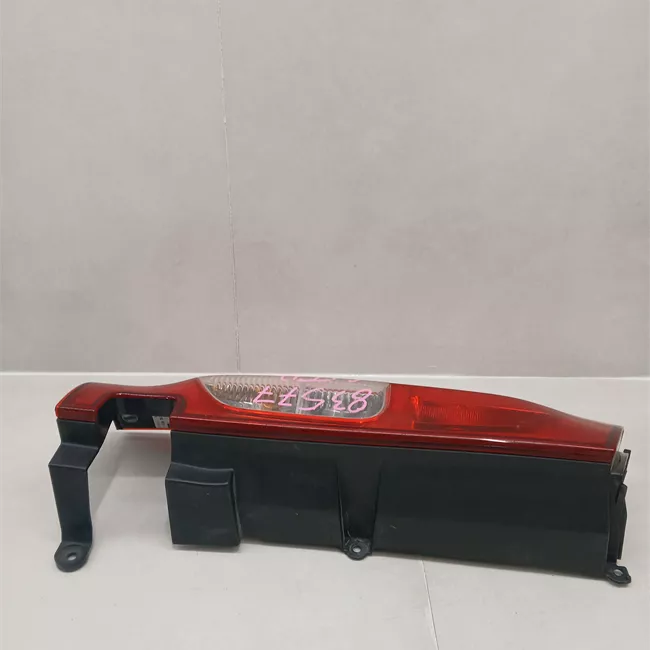 Fanale posteriore sinistro porte posteriore battente