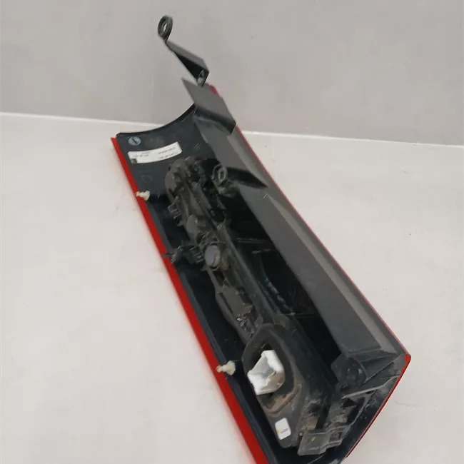 Fanale posteriore sinistro porte posteriore battente