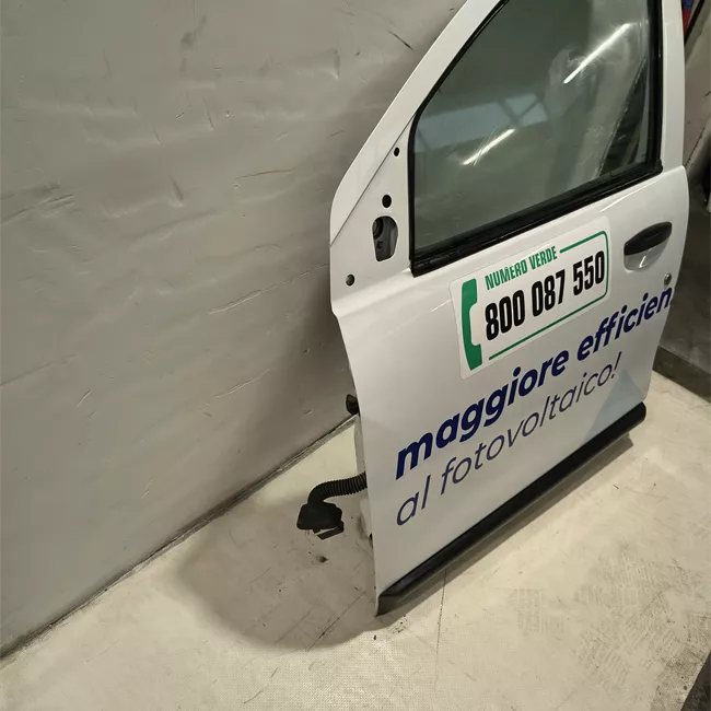 Porta anteriore sinistra