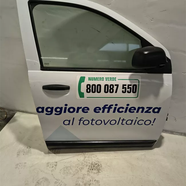 Porta anteriore destra