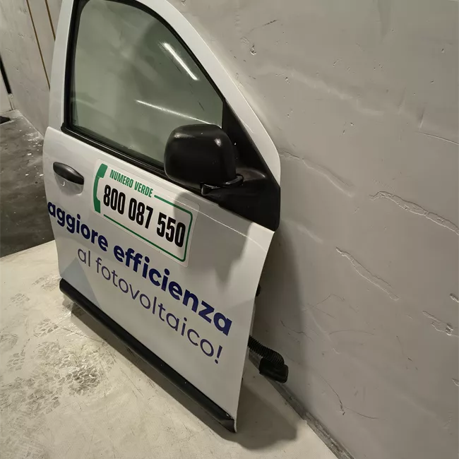 Porta anteriore destra