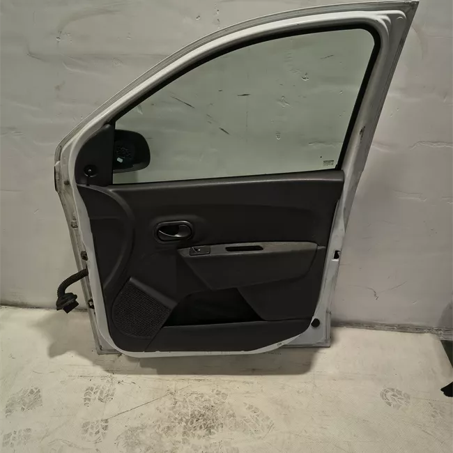 Porta anteriore destra