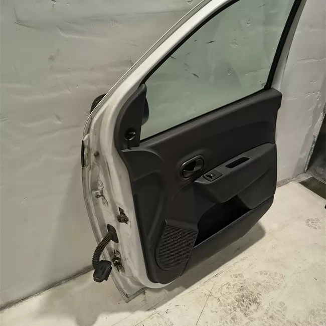 Porta anteriore destra