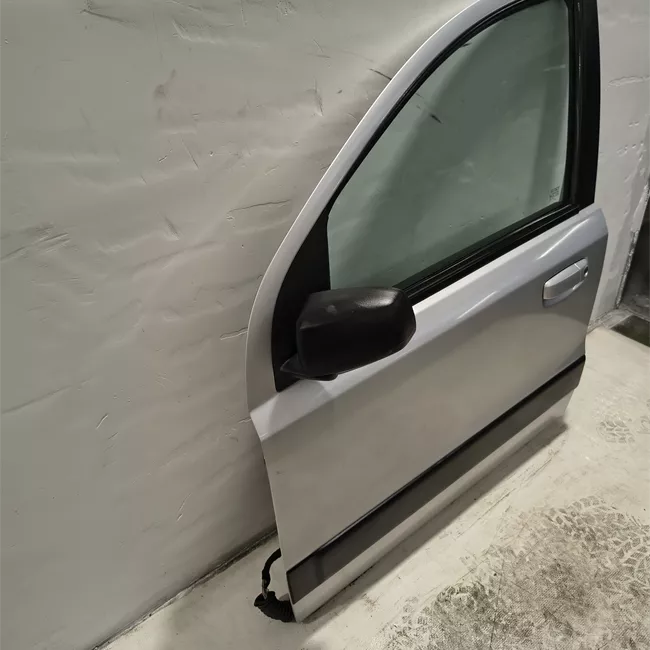 Porta anteriore sinistra