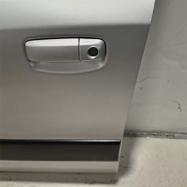 Porta anteriore sinistra