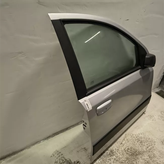 Porta anteriore destra