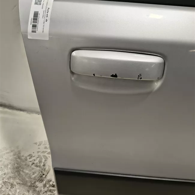 Porta anteriore destra
