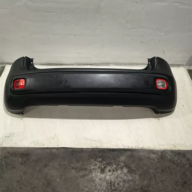 Paraurti posteriore goffrato nero