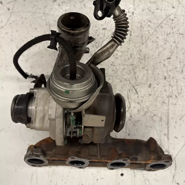 Turbocompressore con collettore scarico
