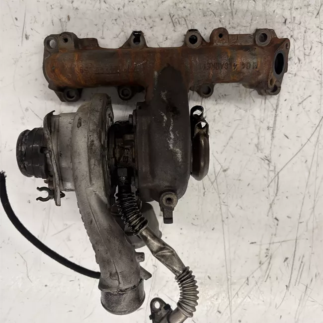 Turbocompressore con collettore scarico