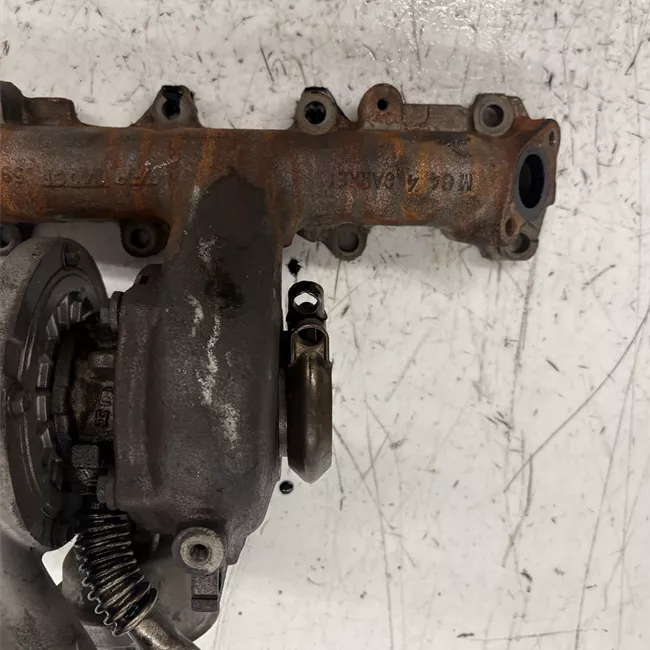 Turbocompressore con collettore scarico