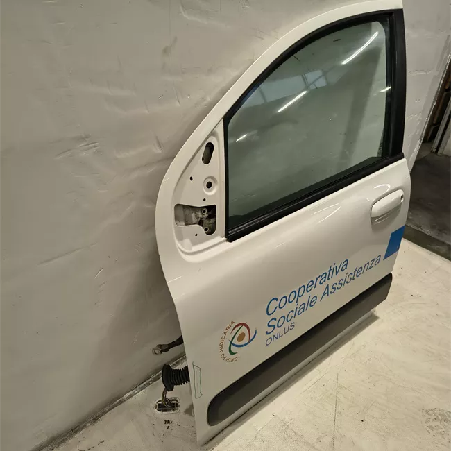Porta anteriore sinistra