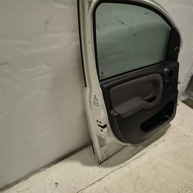 Porta anteriore sinistra