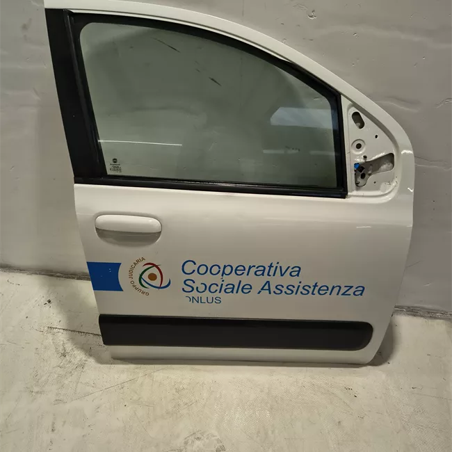 Porta anteriore destra