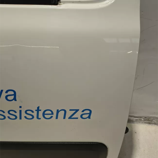 Porta anteriore destra