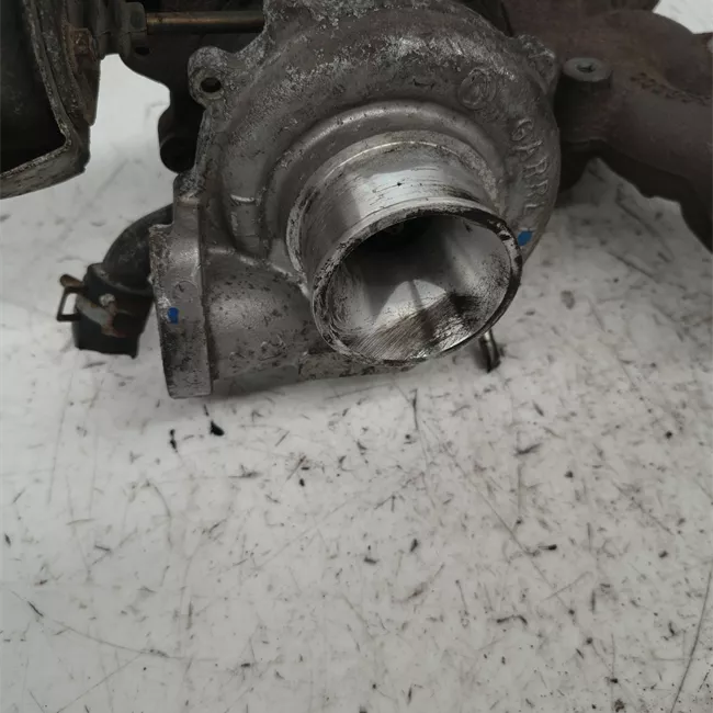 Turbocompressore con collettore scarico