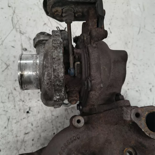 Turbocompressore con collettore scarico