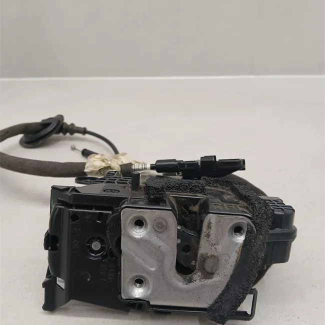 Serratura porta posteriore destra Superchiusura elettromagnetica