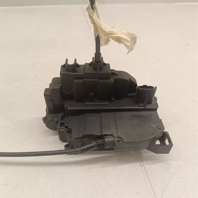 Serratura porta anteriore destra con bloccaggio elettromagnetico