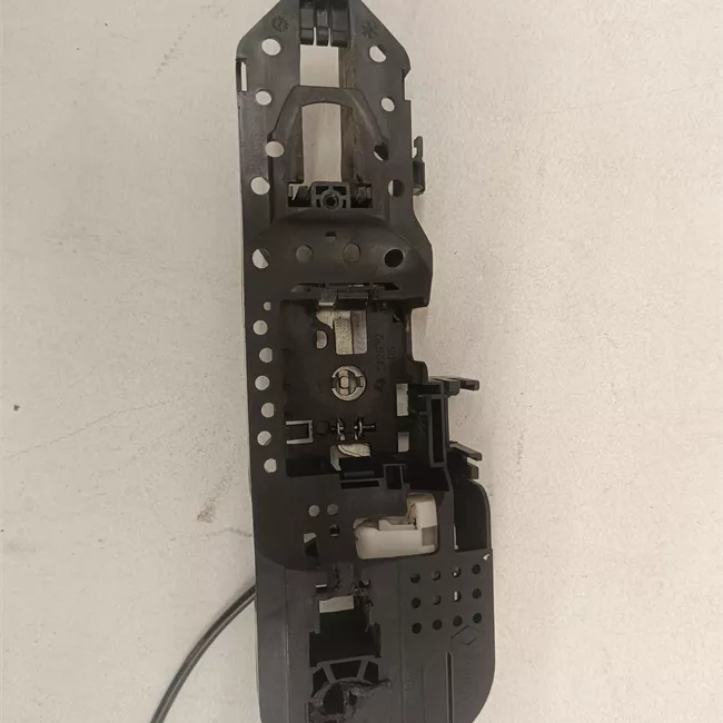 Serratura porta anteriore destra con bloccaggio elettromagnetico