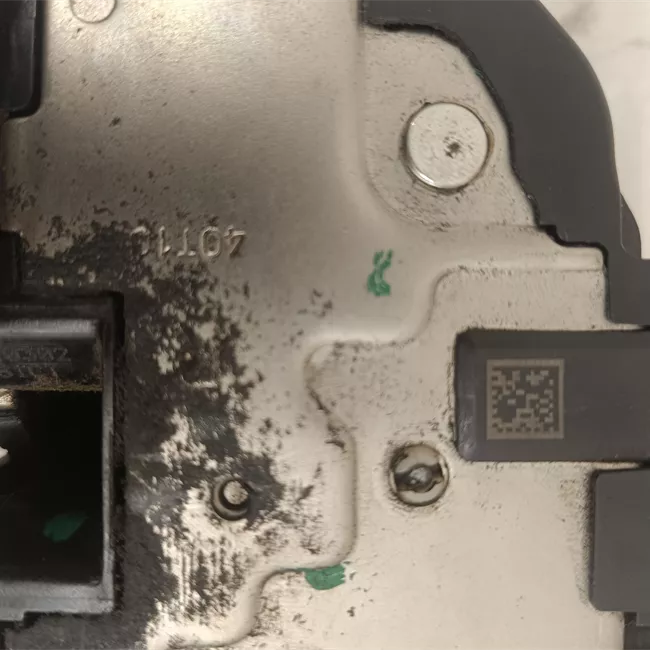 Serratura porta anteriore destra con bloccaggio elettromagnetico