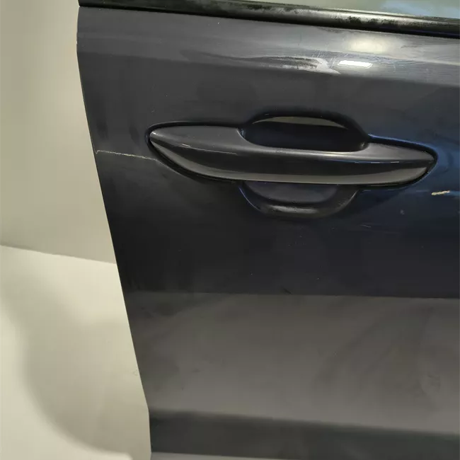 Porta anteriore destra