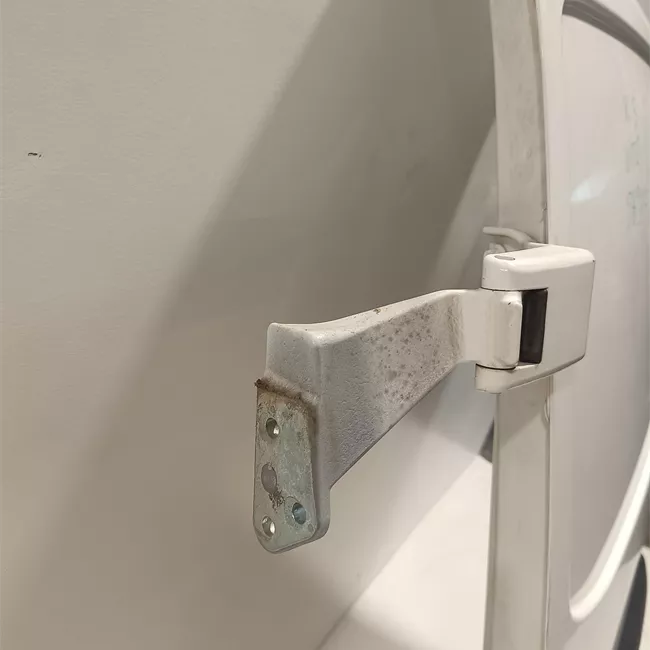 Porta carico posteriore a battente sinistra Lamierata apertura 180°