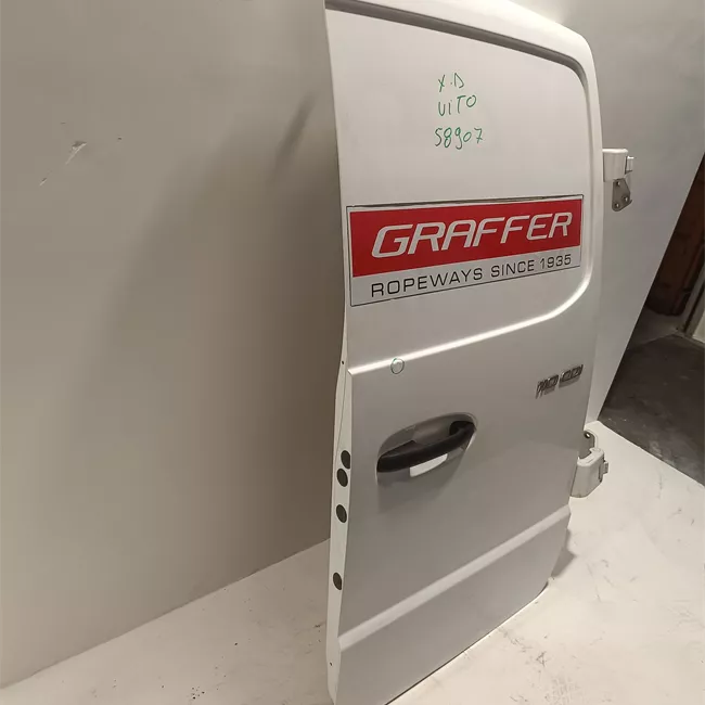 Porta carico posteriore a battente destra Lamierata apertura 180°