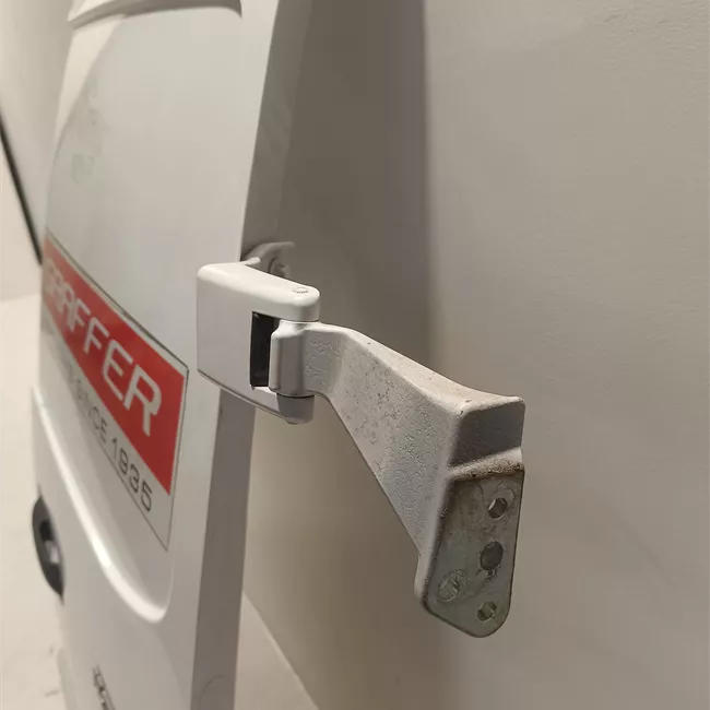 Porta carico posteriore a battente destra Lamierata apertura 180°