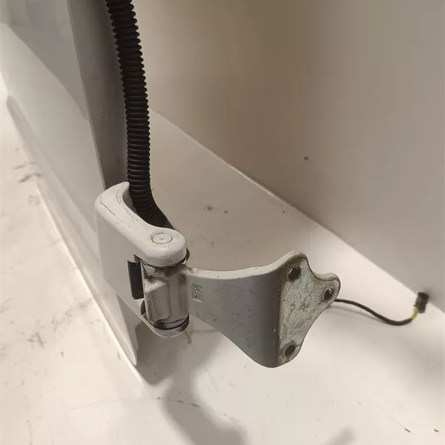 Porta carico posteriore a battente destra Lamierata apertura 180°