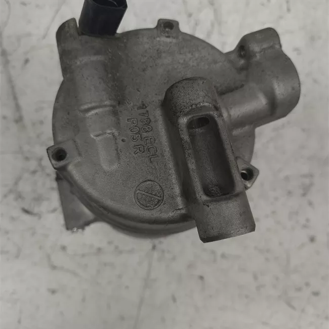 Compressore aria condizionata con liquido refrigerante R134a