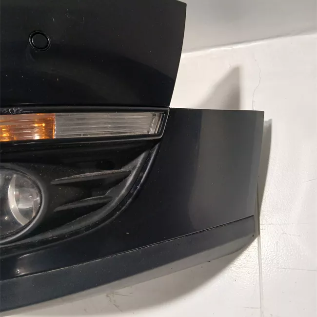 Paraurti anteriore con parktornic nero