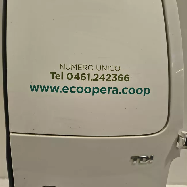 Porta carico posteriore a battente destra