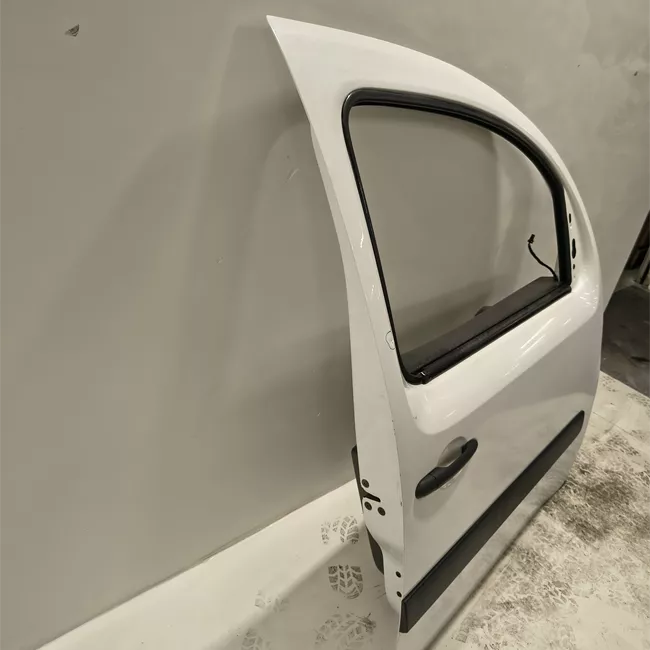 Porta anteriore destra