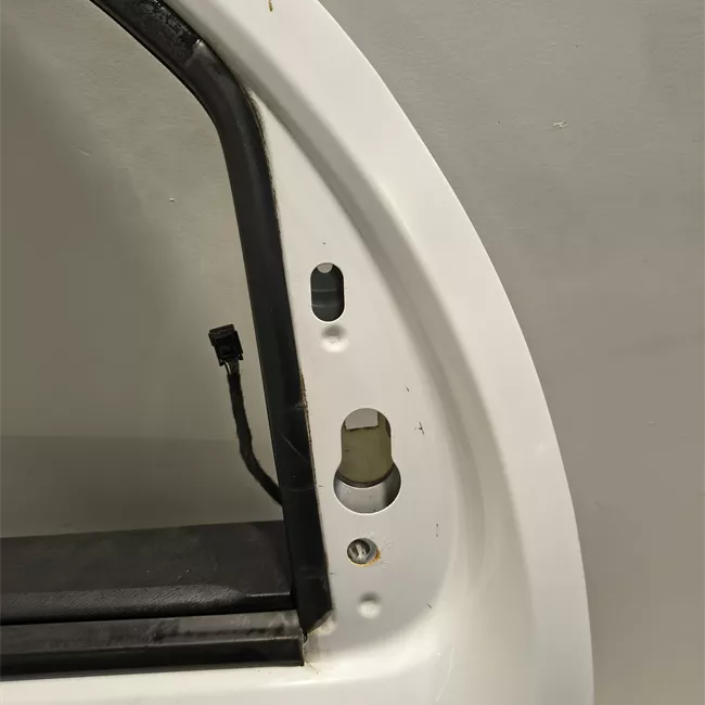Porta anteriore destra