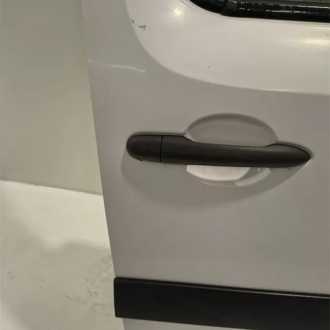 Porta anteriore destra