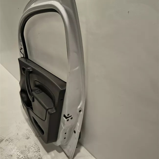 Porta anteriore destra