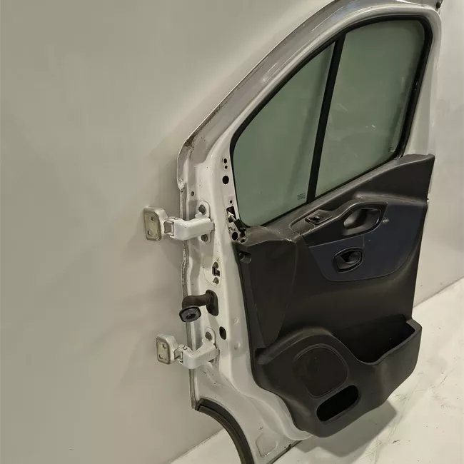 Porta anteriore destra