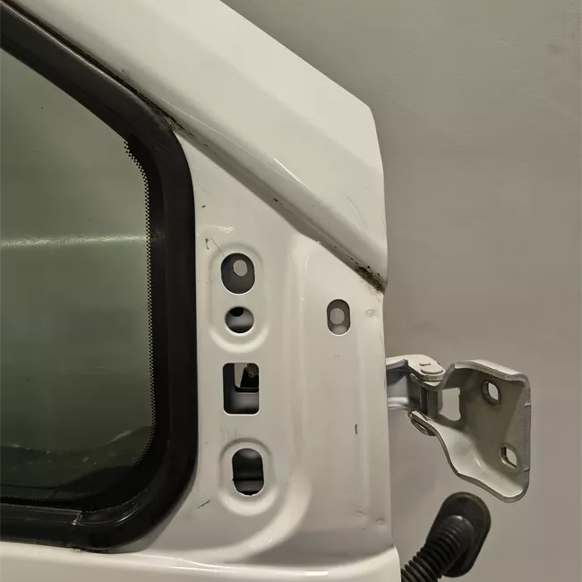 Porta anteriore destra