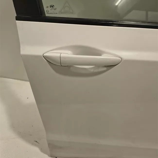 Porta anteriore destra