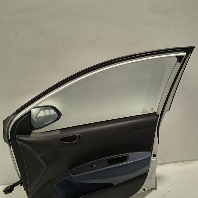 Porta anteriore destra