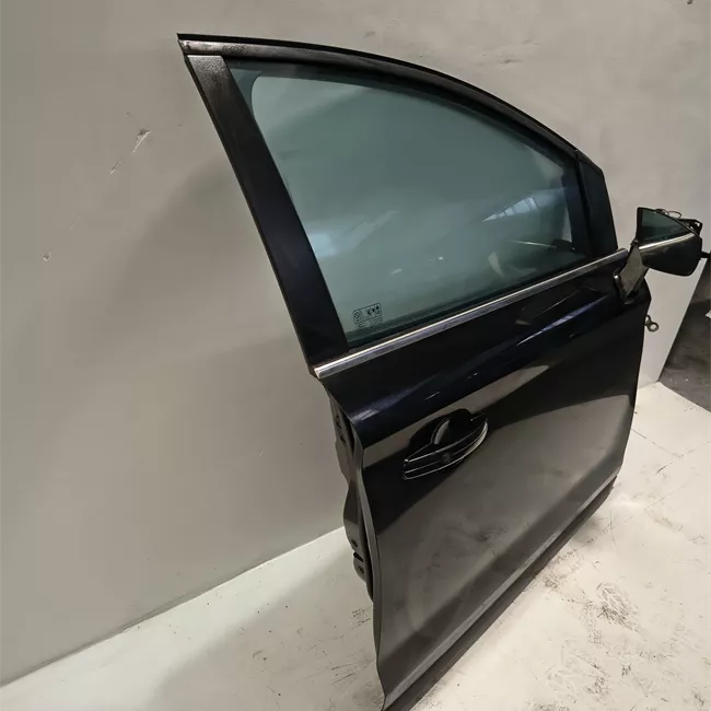 Porta anteriore destra