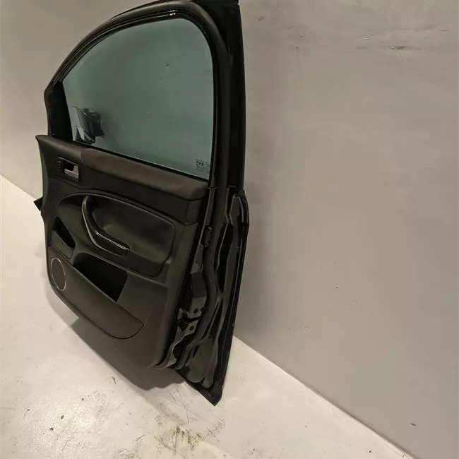 Porta anteriore destra