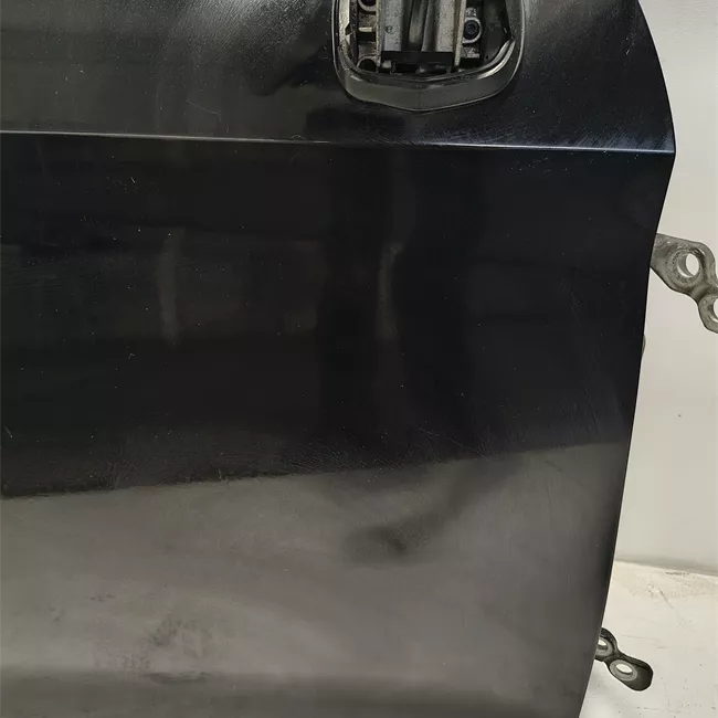 Porta anteriore destra