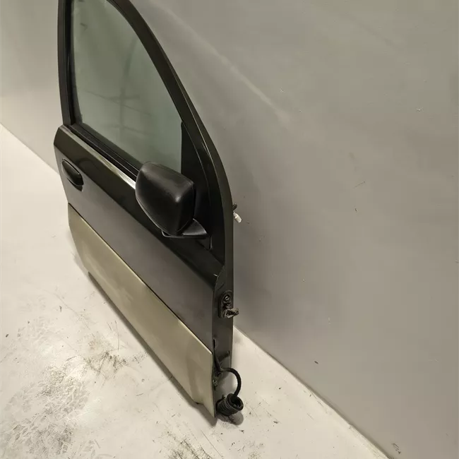 Porta anteriore destra