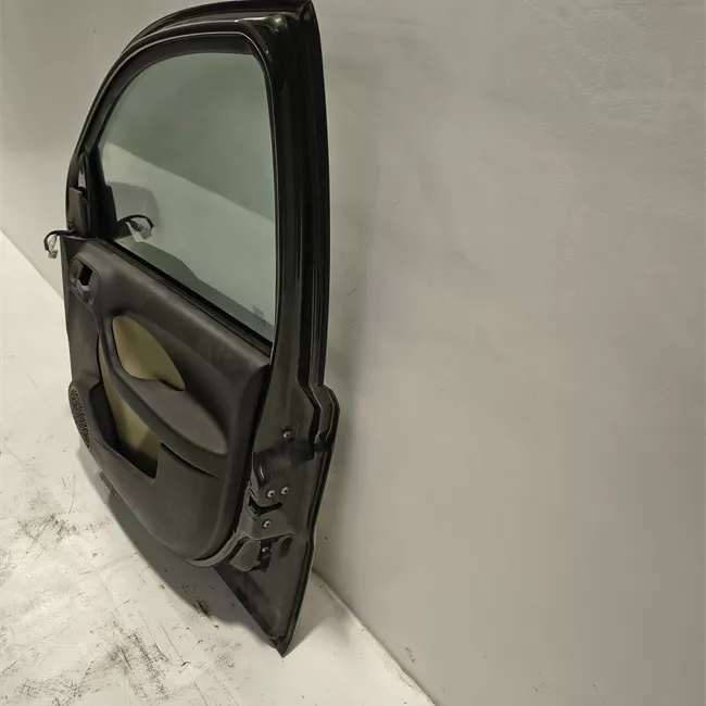 Porta anteriore destra