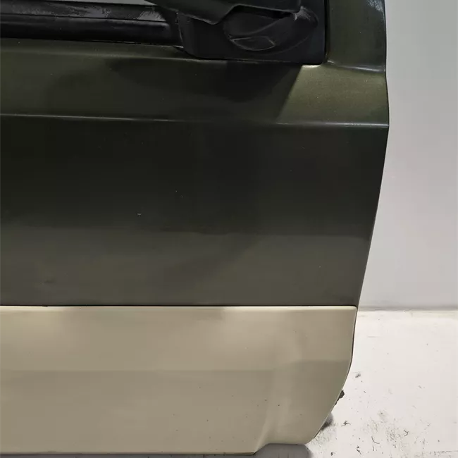 Porta anteriore destra