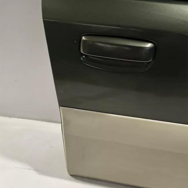 Porta anteriore destra