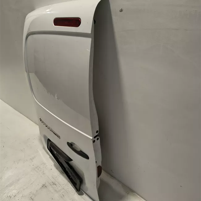 Porta carico posteriore a battente sinistra
